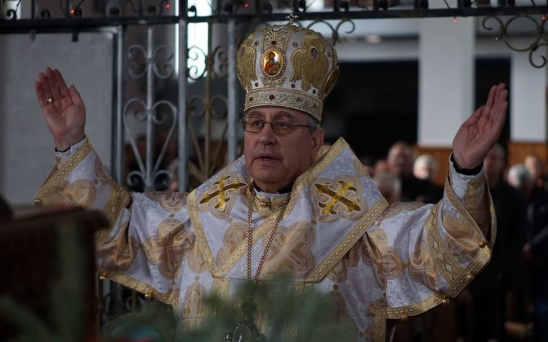 На првиот ден од Божиќ епископот Стојанов служеше во Нова Маала