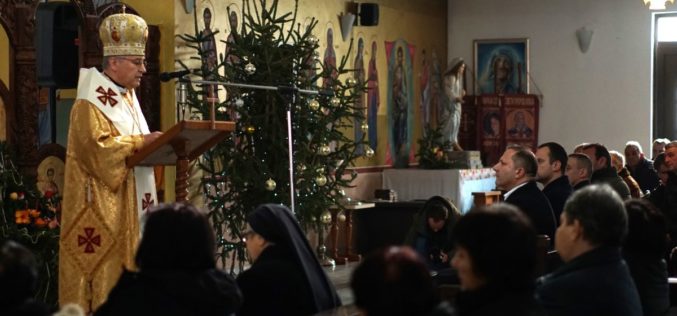 На празникот Собор на Пресвета Богородица и Светото Семејство епископот Стојанов служеше во Радово