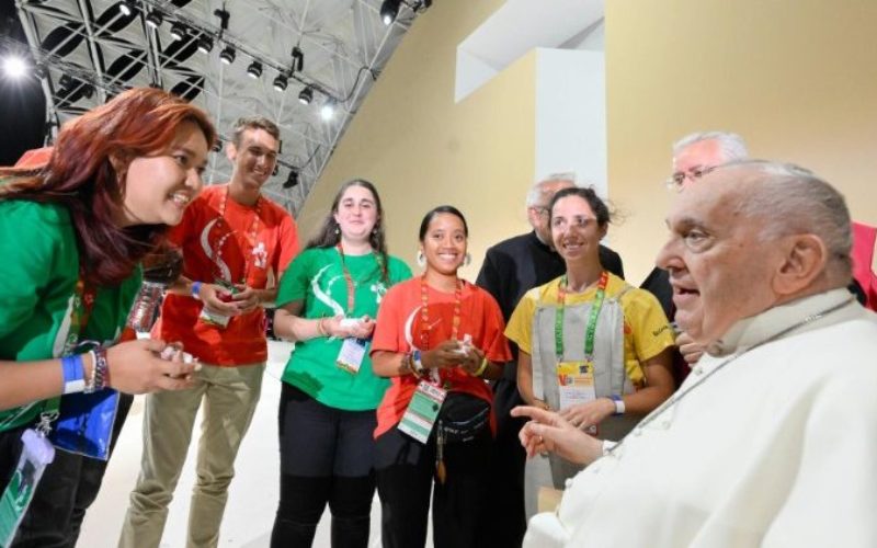 Папата Фрањо до младите: Христос е лозинката за радосен живот
