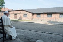 Папата на Денот на сеќавањето на жртвите на Холокаустот: Омразата и насилството ја негираат нашата човечност