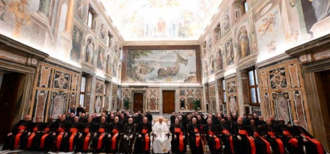 Папата Фрањо: Литургијата треба да биде за целиот Божји народ
