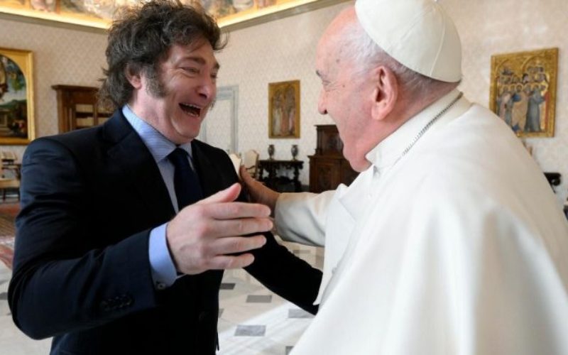 Папата Фрањо се сретна со аргентинскиот претседател Милеи