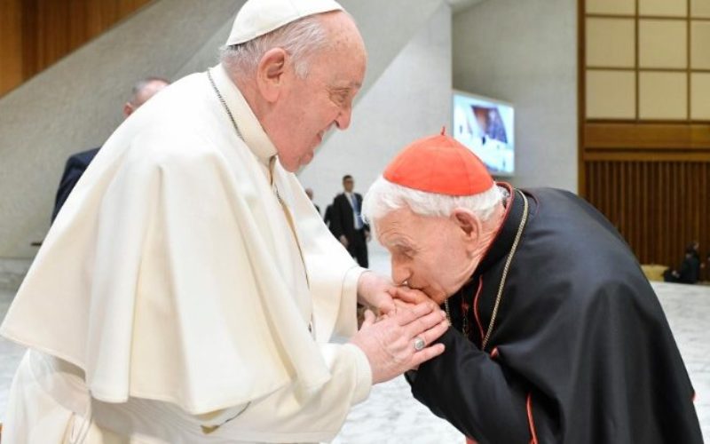 „Жив маченик“: Папата Фрањо му оддаде почит на кардиналот кој три децении беше во затвор