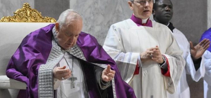 Папата Фрањо: „Во постот да ја напуштаме сцената на преправање и да се вратиме во срцето“