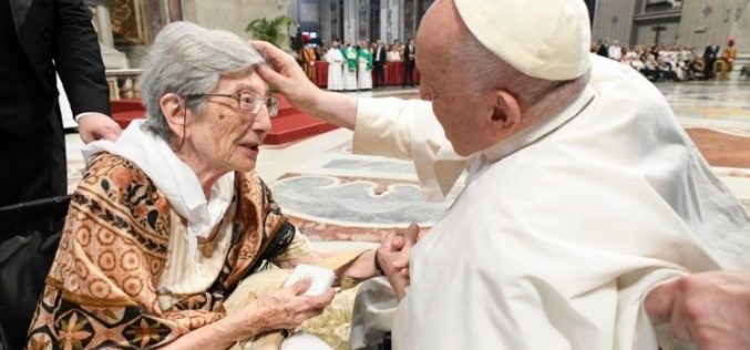 „Осаменоста“ во центарот на темата на Папата за 4. Светскиот ден на баби и дедовци и стари лица