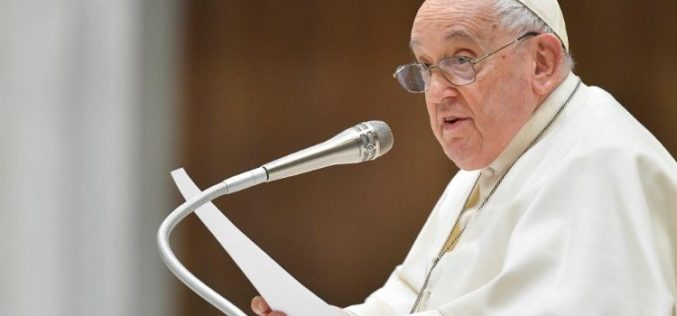 Папата ги откажа аудиенциите за понеделник и вторник