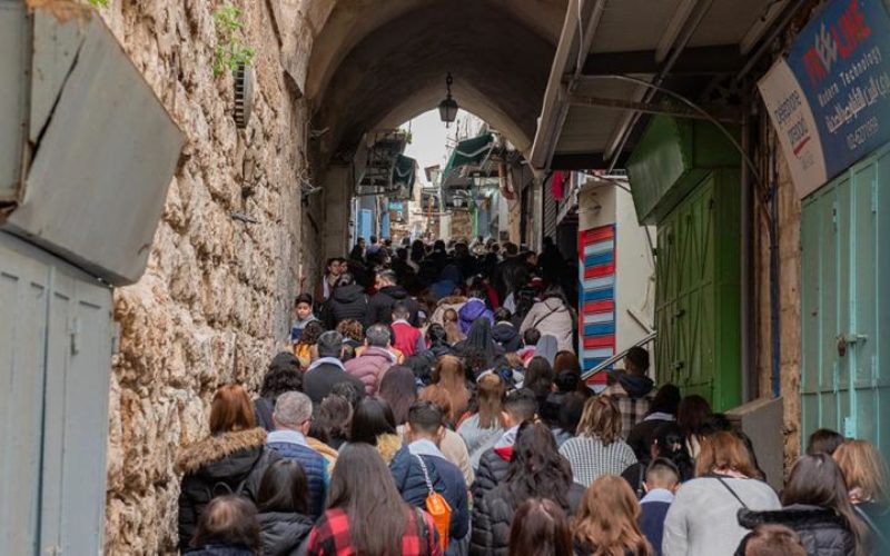 Илјада млади христијани молеа Крстен пат за мир во Ерусалим