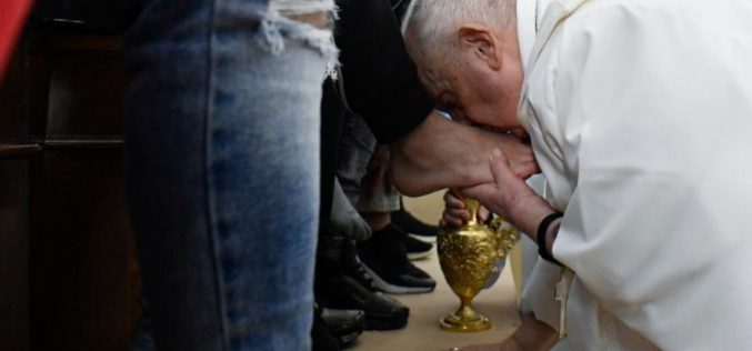 Папата Фрањо на Велики Четврток ќе служи во женскиот затвор Ребибија