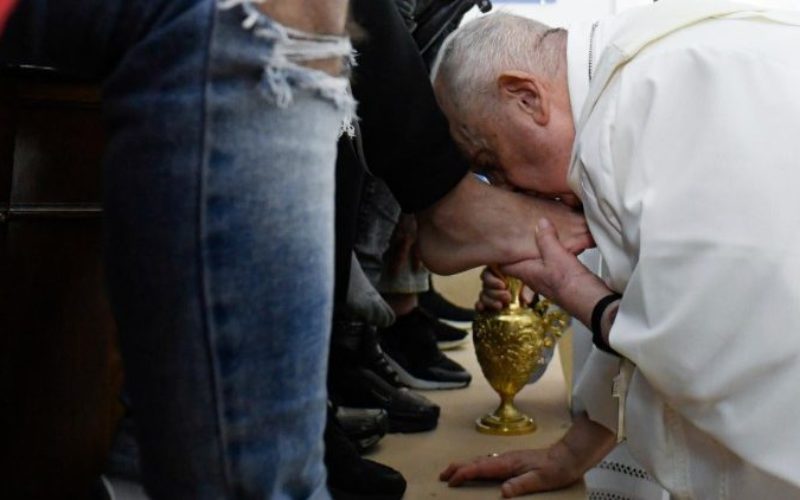 Папата Фрањо на Велики Четврток ќе служи во женскиот затвор Ребибија