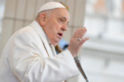 Папата за војната во Украина: Не срамете се да преговарате