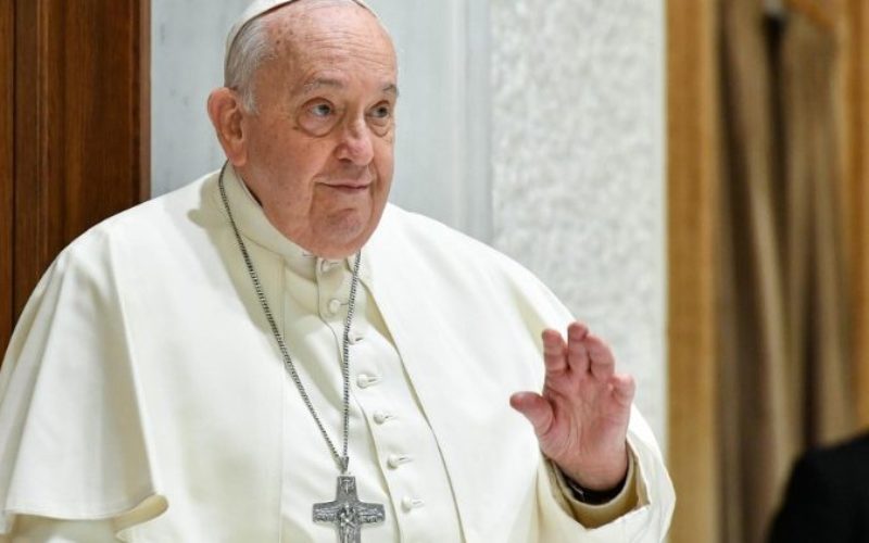 Автобиографска книга на Папата: Не размислувам да се повлечам