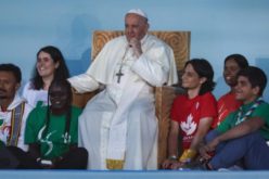 Папата до младите: Не обесхрабрувајте се поради војните и страдањата