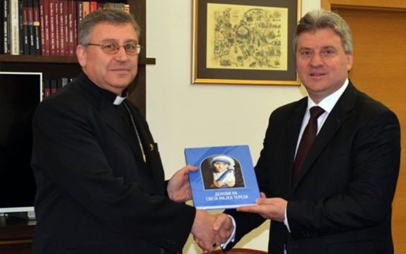 Д-р Ѓорге Иванов, поранешен претседател на Македонија, упати честитка до бискупот Стојанов за празникот Велигден