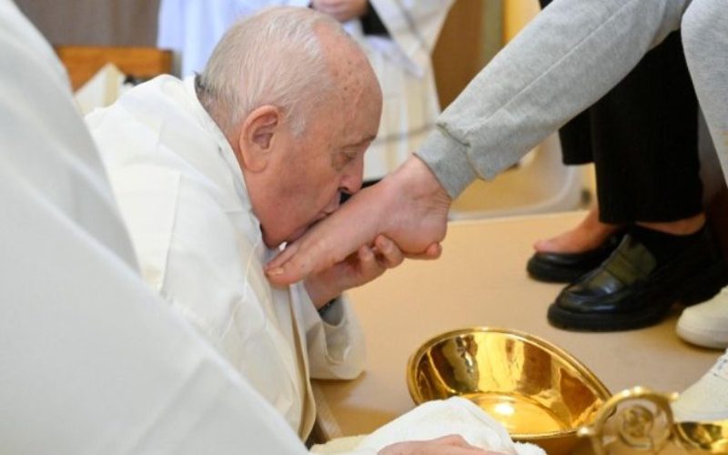 Папата на Велики Четврток: Господ никогаш не се изморува да простува