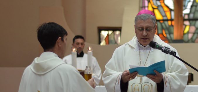 Бискупот Стојанов во Скопската катедрала служеше Света Литургија со посвета на миро