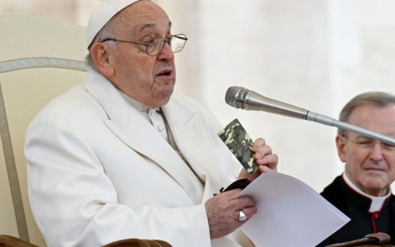 Папата повика на прекин на огнот на Блискиот Исток