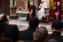Папата Фрањо: Во центарот на свештеничкиот живот е љубовта