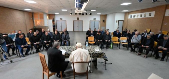 Папата ја посети римската парохија Свети Ерик во областа Касал Монастеро