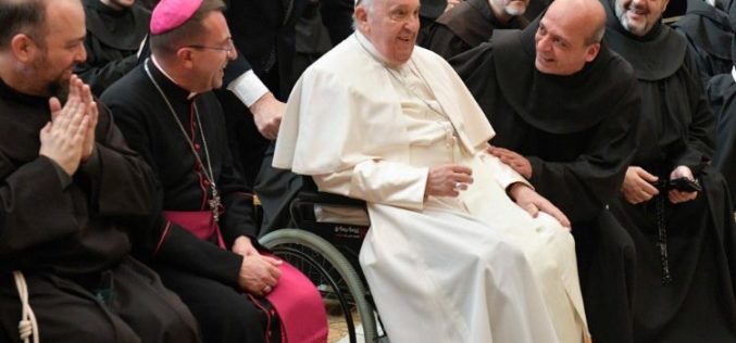 Папата до Фрањевците: Бидете носители на простувањето