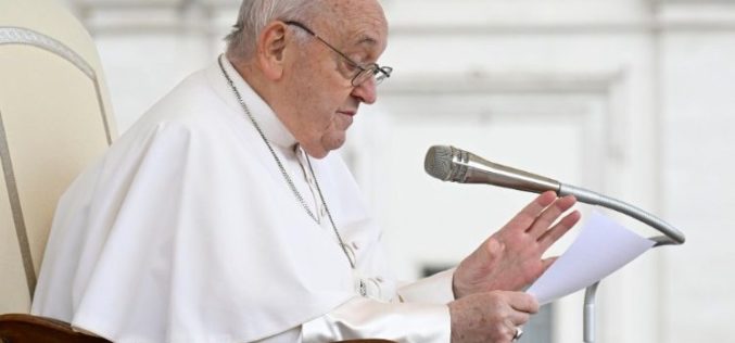 Папата: Силата нè принудува да реагираме и да кажеме решително „не“ на секое зло