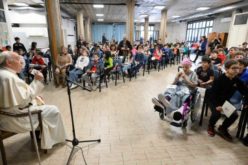 Папата Фрањо одржа час по веронаука со 200 деца во една римска парохија
