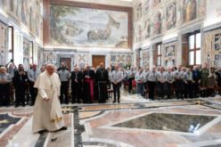 Папата Фрањо: Во свет на оружје и малку родени деца, да работиме за достоинството на животот