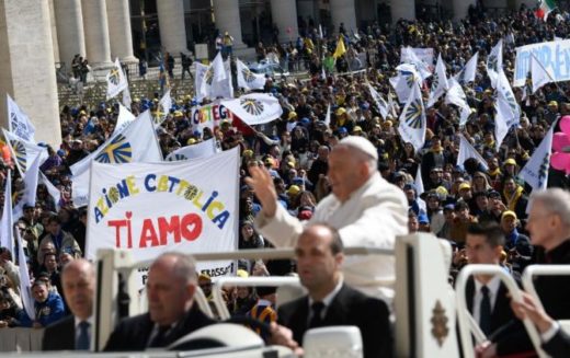 Папата до Kатоличка акција: Ширeте ја „културата на прегратки“