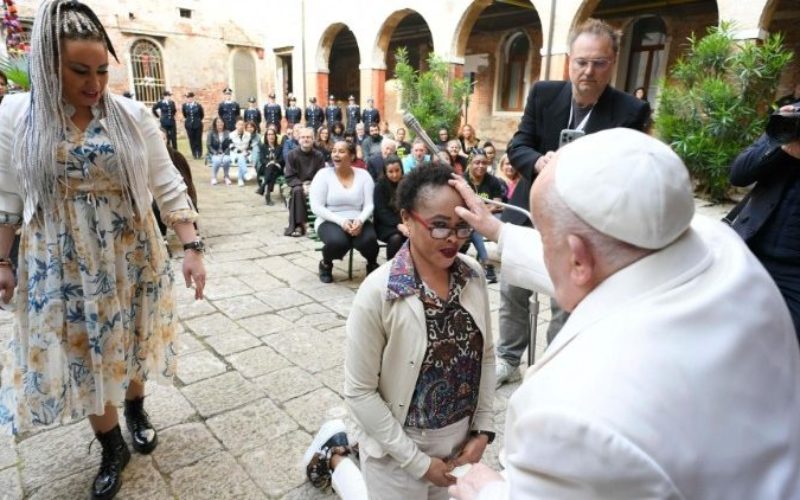 Папата во Венеција: Затворот може да стане место за повторно раѓање
