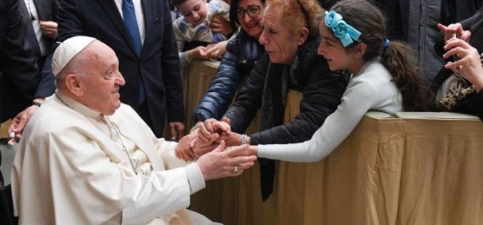 Папата: Постарите луѓе се богатство за новите генерации; не смееме да ги оставиме сами