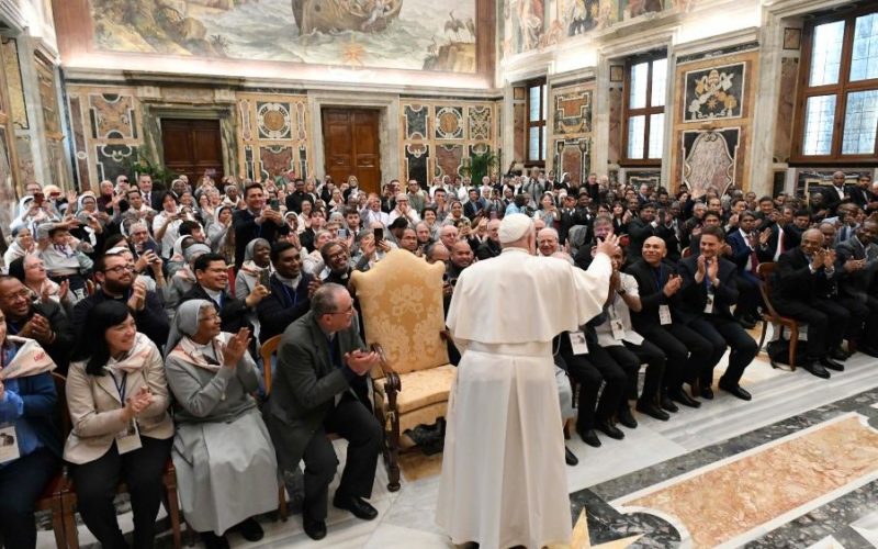 Папата: Во свет поделен од себичност, неопходно е да се сподели дарот на различноста