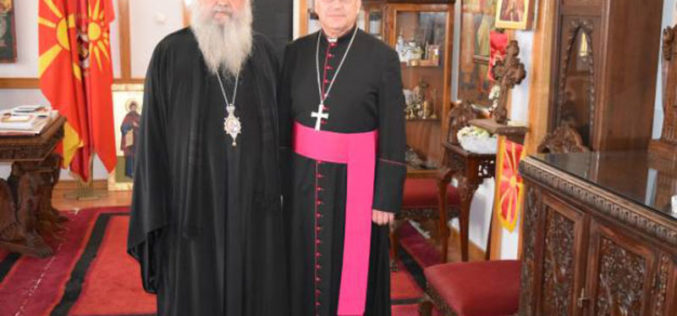 По повод празникот Воскресение Христово бискупот Стојанов упати честитка до Архиепископот г.г. Стефан
