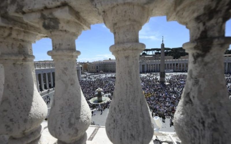 Папата го честита Велигден на верниците од Источните и Православните цркви