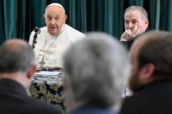 Папата Фрањо се сретна со свештеници кои се ракоположени пред 40 години