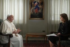 Папата: Црквата е отворена за сите, но хомосексуалните заедници не можат да бидат благословени