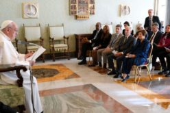 Папата: Во денешната глобална криза, мораме да се залагаме сите луѓе да живеат достоинствено