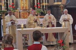 На празникот Пресвета Троица бискупот Стојанов служеше во Ајтерфелд/Германија