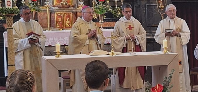 На празникот Пресвета Троица бискупот Стојанов служеше во Ајтерфелд/Германија