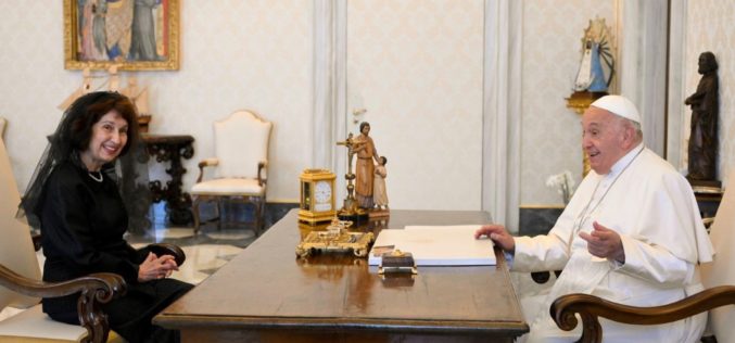 Силјановска Давкова по средбата со Папата: Во иднина уште поинтензивно ќе се залагаме за севкупните односи со Светиот Престол