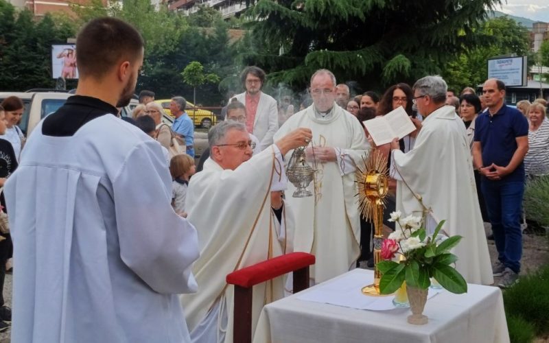 Скопје: Прославен празникот на Пресветата Евхаристија – Пресвето Тело и Крв Христови