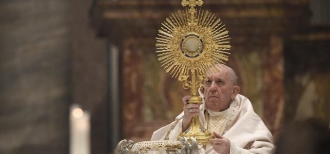 Папата: Евхаристија e Божји одговор на длабоката глад на човечкото срце