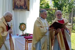 Бискупот служеше света Литургија во Белград