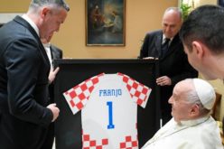 Папата Фрањо во аудиенција ја прими хрватската фудбалска репрезентација