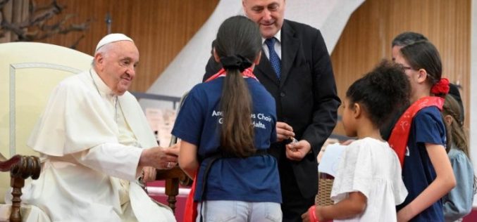 Папата: Црквата е како хор во кој си требаме