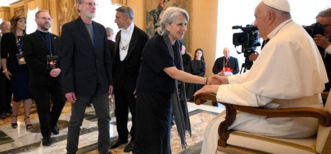 Папата: Науката нека биде во служба на човекот, а не за негово уништување