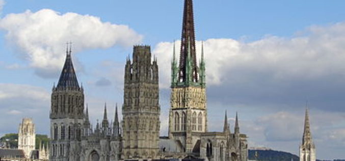 Руан: Се запали кулата на познатата француска катедрала
