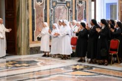 Папата до посветените лица: Едноставни во синодалната динамика, лишувајќи се од амбициите