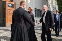 Кардинал Паролин е знак за близината на Папата со Украина