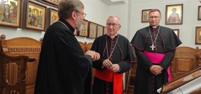 Кардинал Паролин: Моето присуство во Украина е да ја донесам „во живо“ близината на Папата