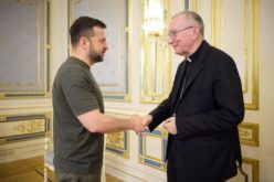 Кардиналот Паролин се сретна со украинскиот претседател во Киев