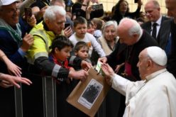 Папата: Братското општество се гради преку сојузот на младите со постарите луѓе